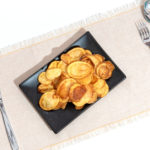 Chips di papate fresche fritte con buccia